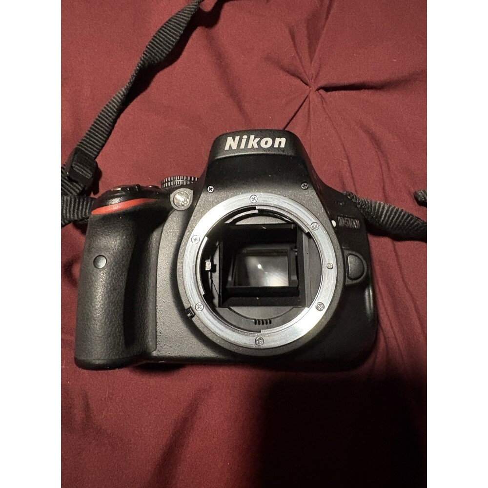 Nikon D5100 Body Only No Lens Works Great Pre-owned
